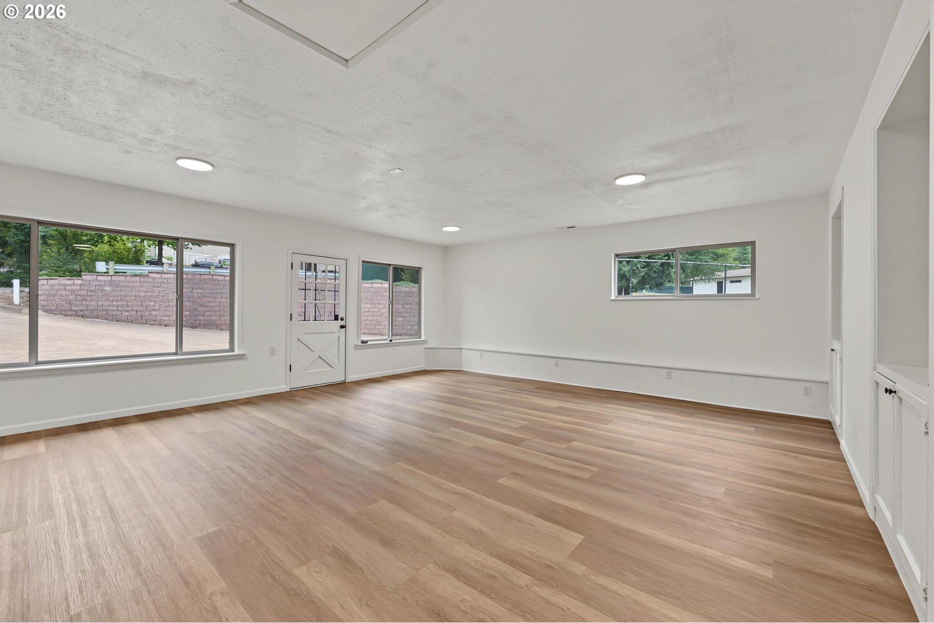 17610 Southeast Sunnyside Road Damascus, OR 97089 - Photo 28 of 38 Family Room