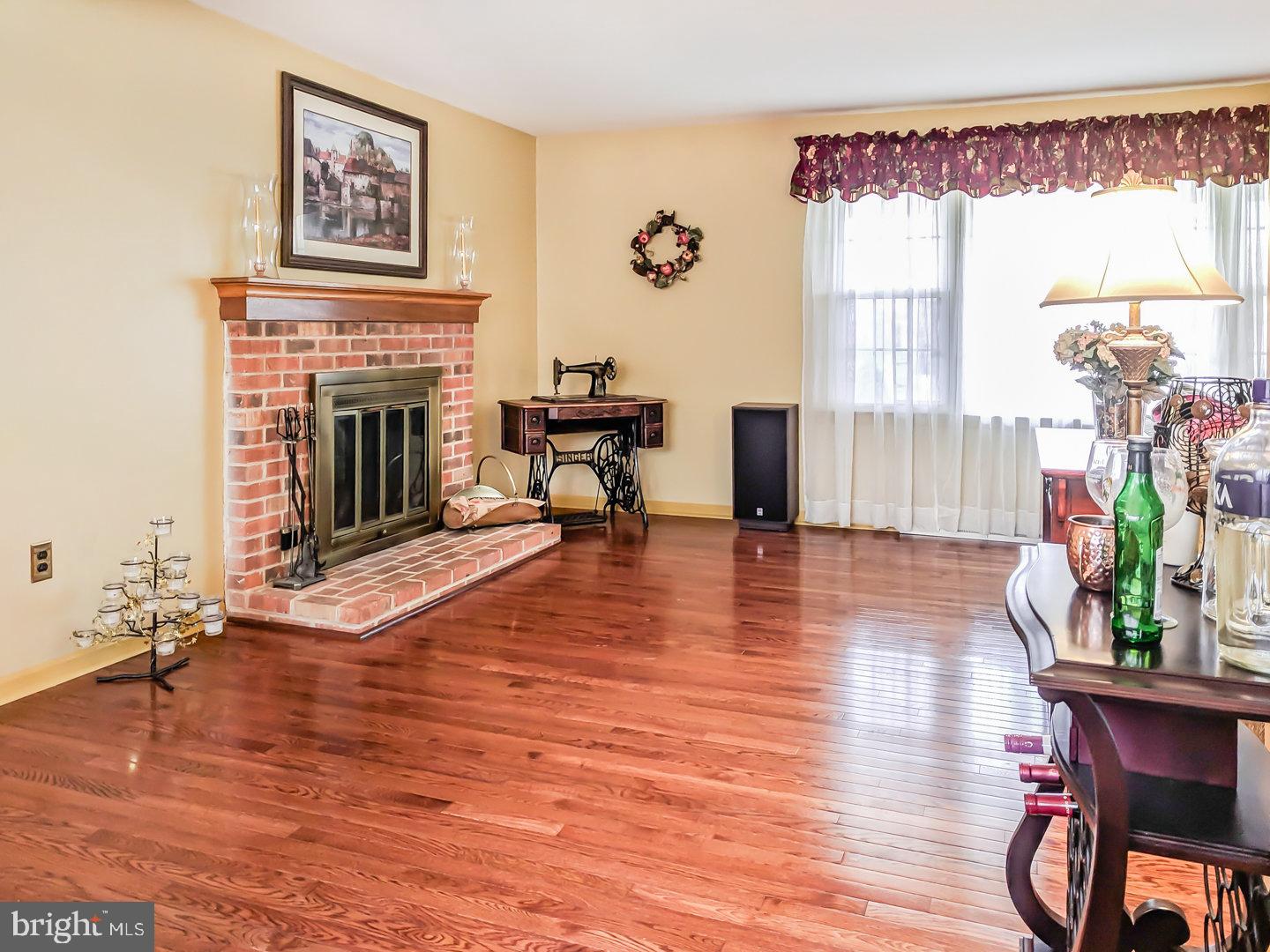 5 Bunker Hill Road New Castle, DE 19720 - Photo 6 of 22 Fireplace