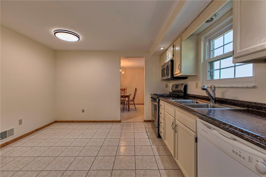 21 Rizzi Drive Irwin, PA 15642 - Photo 16 of 34 Gallery Image 16
