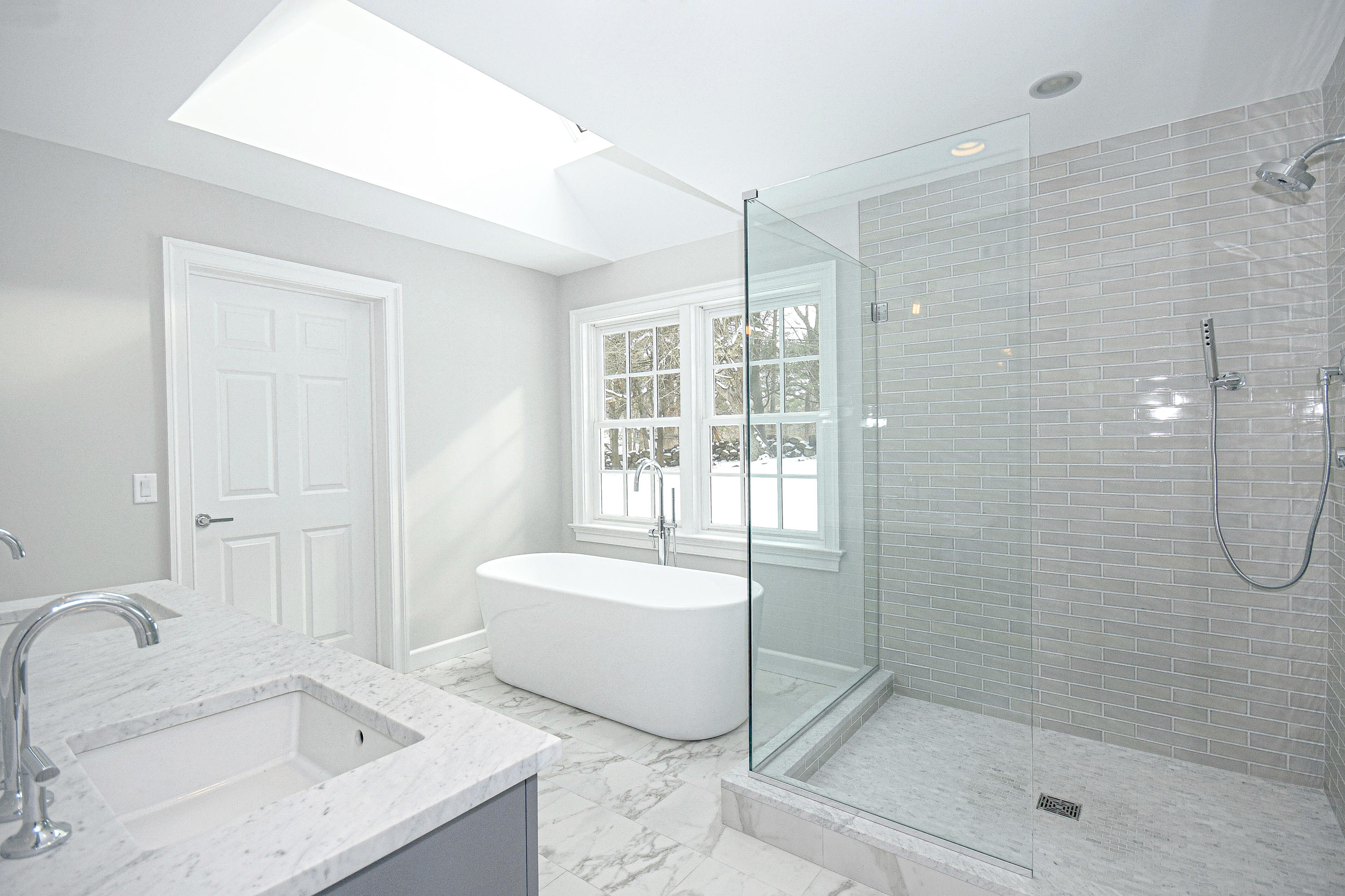 61 Juniper Road New Canaan, CT 06840 - Photo 11 of 17 a bathroom with a bathtub sink and toilet