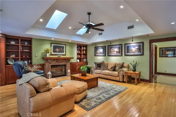 $1,275,000 | 427 Oakdale Drive, Claremont, CA 91711
