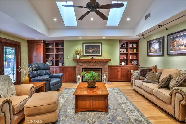 $1,275,000 | 427 Oakdale Drive, Claremont, CA 91711