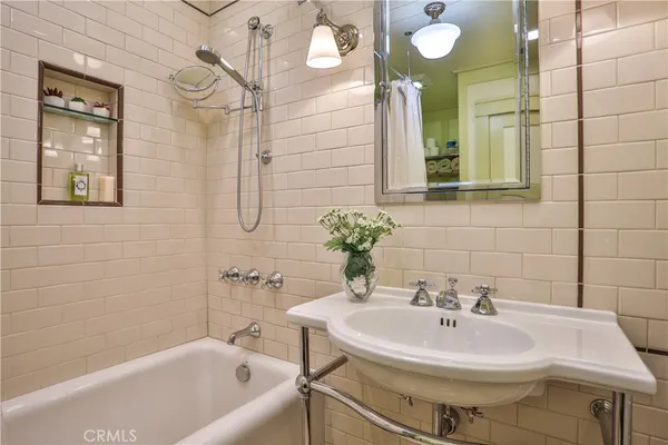 $1,275,000 | 427 Oakdale Drive, Claremont, CA 91711