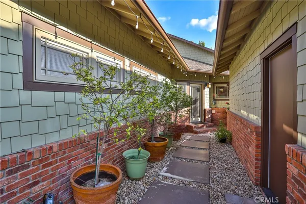 $1,275,000 | 427 Oakdale Drive, Claremont, CA 91711