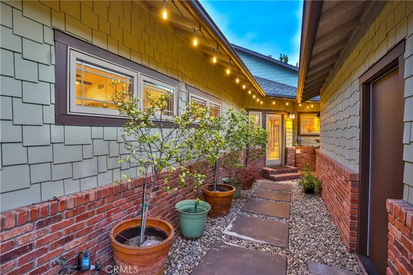 $1,275,000 | 427 Oakdale Drive, Claremont, CA 91711