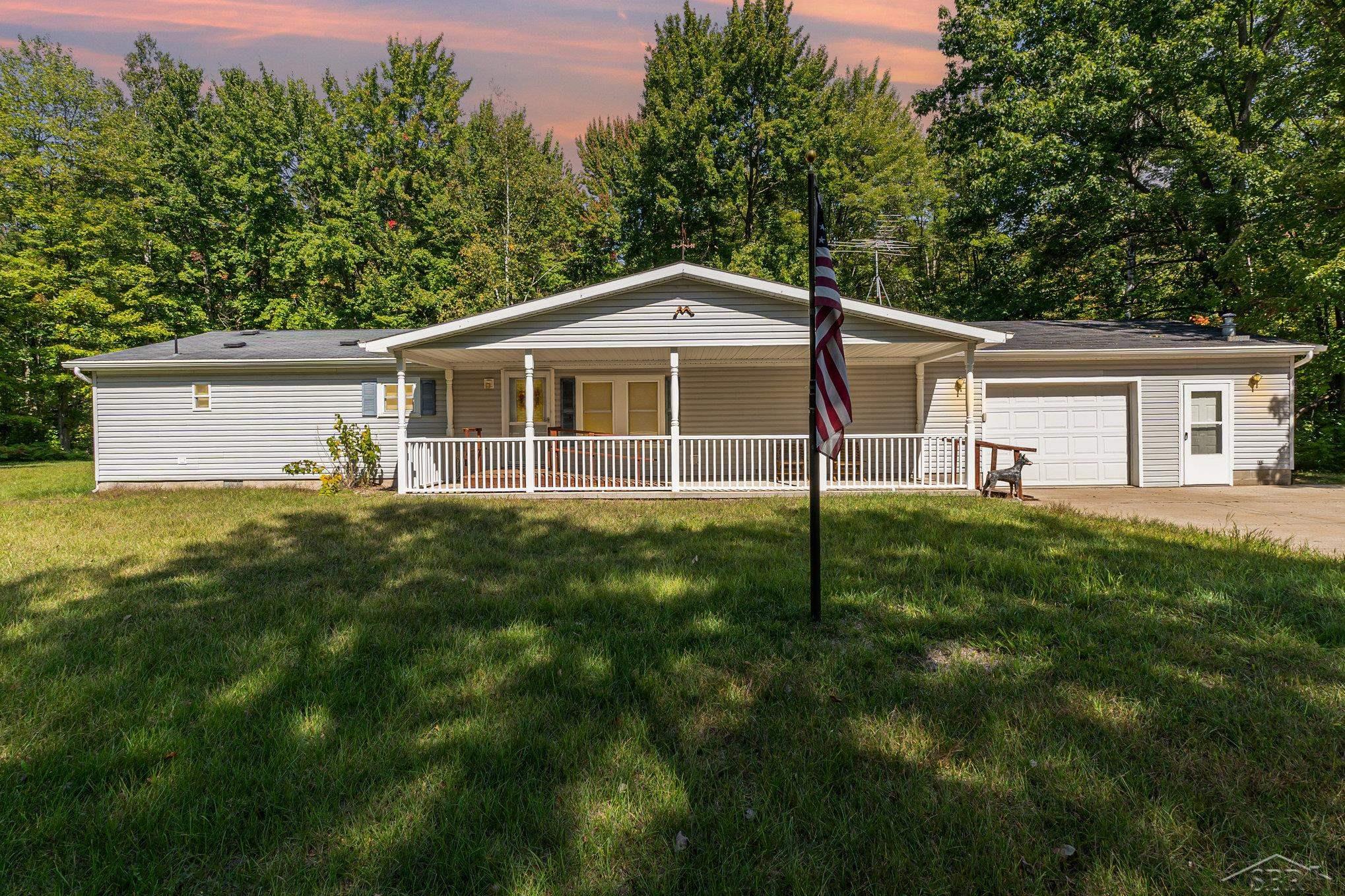 2045 Estey Road Rhodes, MI 48652 - Photo 1 of 21