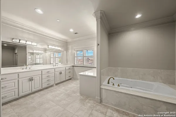 $899,000 | 521 Guadalupe Street, Unit 1101, Kerrville, TX 78028