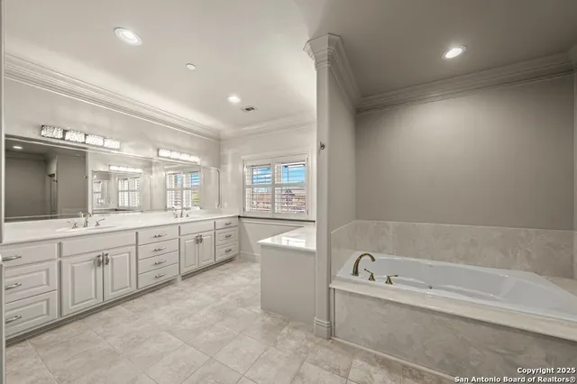 $939,000 | 521 Guadalupe Street, Unit 1101, Kerrville, TX 78028