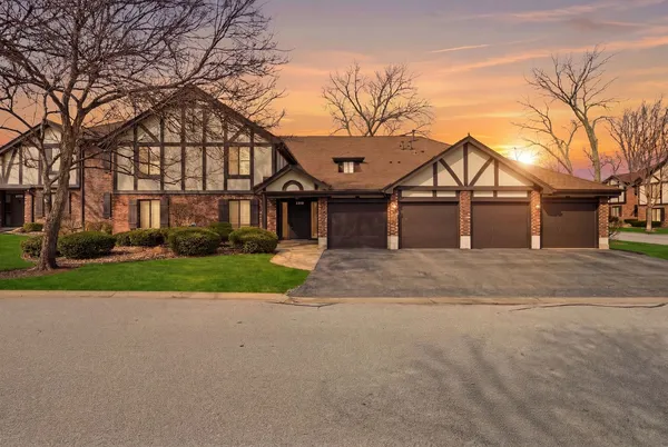$310,000 | 8216 Mulberry Court, Unit 8A, Palos Hills, IL 60465
