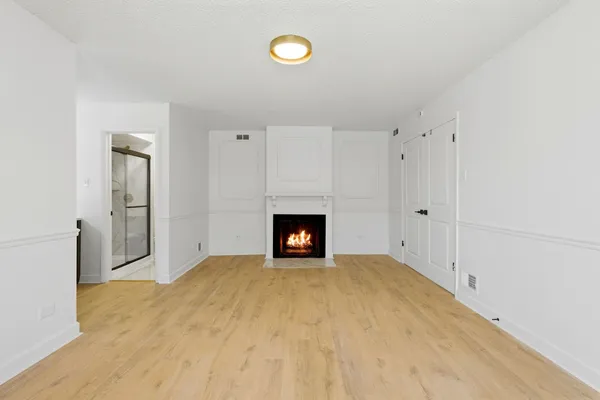 $310,000 | 8216 Mulberry Court, Unit 8A, Palos Hills, IL 60465