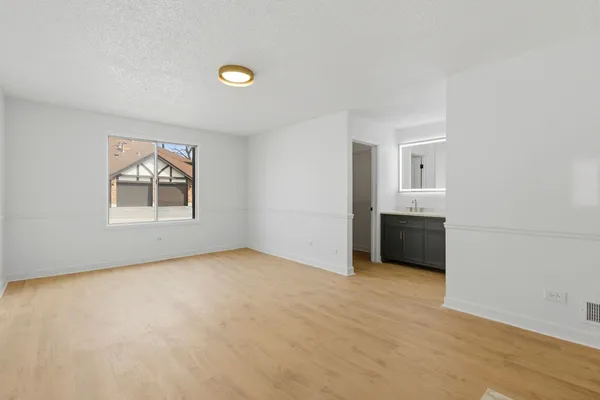 $310,000 | 8216 Mulberry Court, Unit 8A, Palos Hills, IL 60465