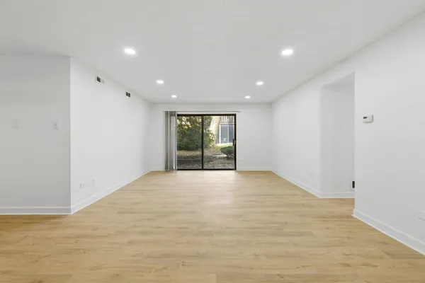 $310,000 | 8216 Mulberry Court, Unit 8A, Palos Hills, IL 60465