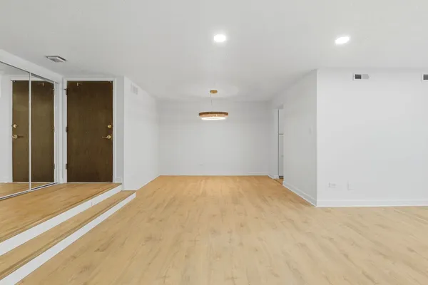 $310,000 | 8216 Mulberry Court, Unit 8A, Palos Hills, IL 60465