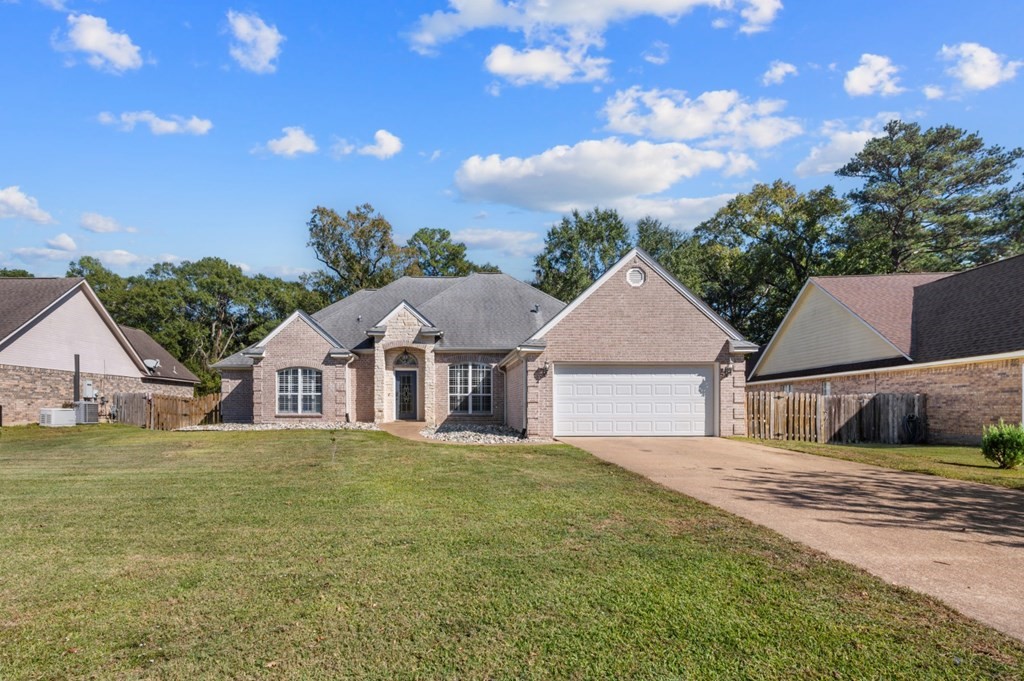 365 Copperfield Loop Lufkin, TX 75904 - Photo 25 of 28 front view of a house with a yard