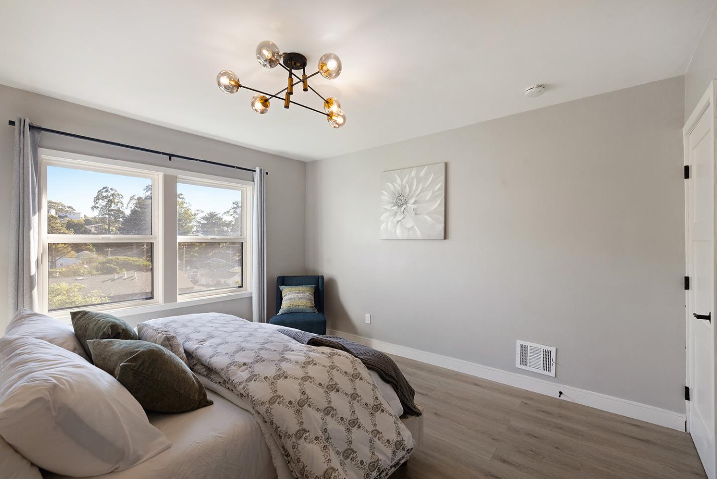 488 Monterey Road Pacifica, CA 94044 - Photo 45 of 78 a bedroom with a large bed and a window