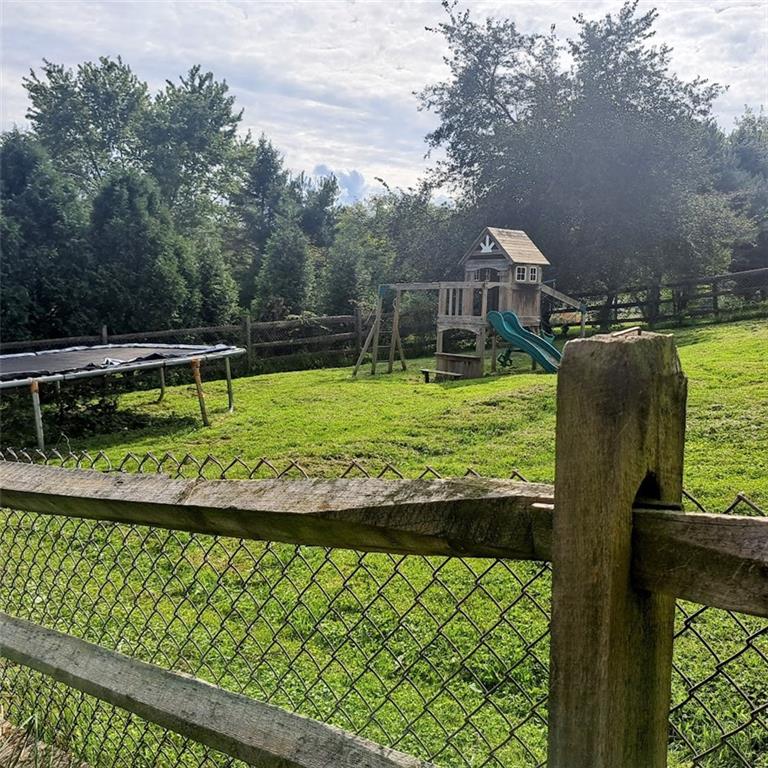 Fenced rear yard