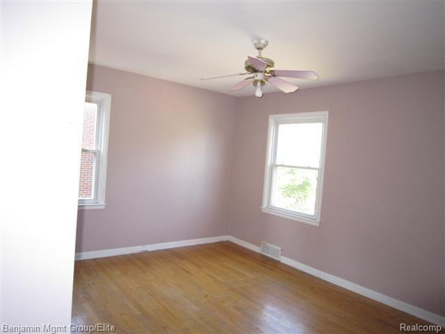27 Maplefield Road Pleasant Ridge, MI 48069 - Photo 8 of 9 BED 2