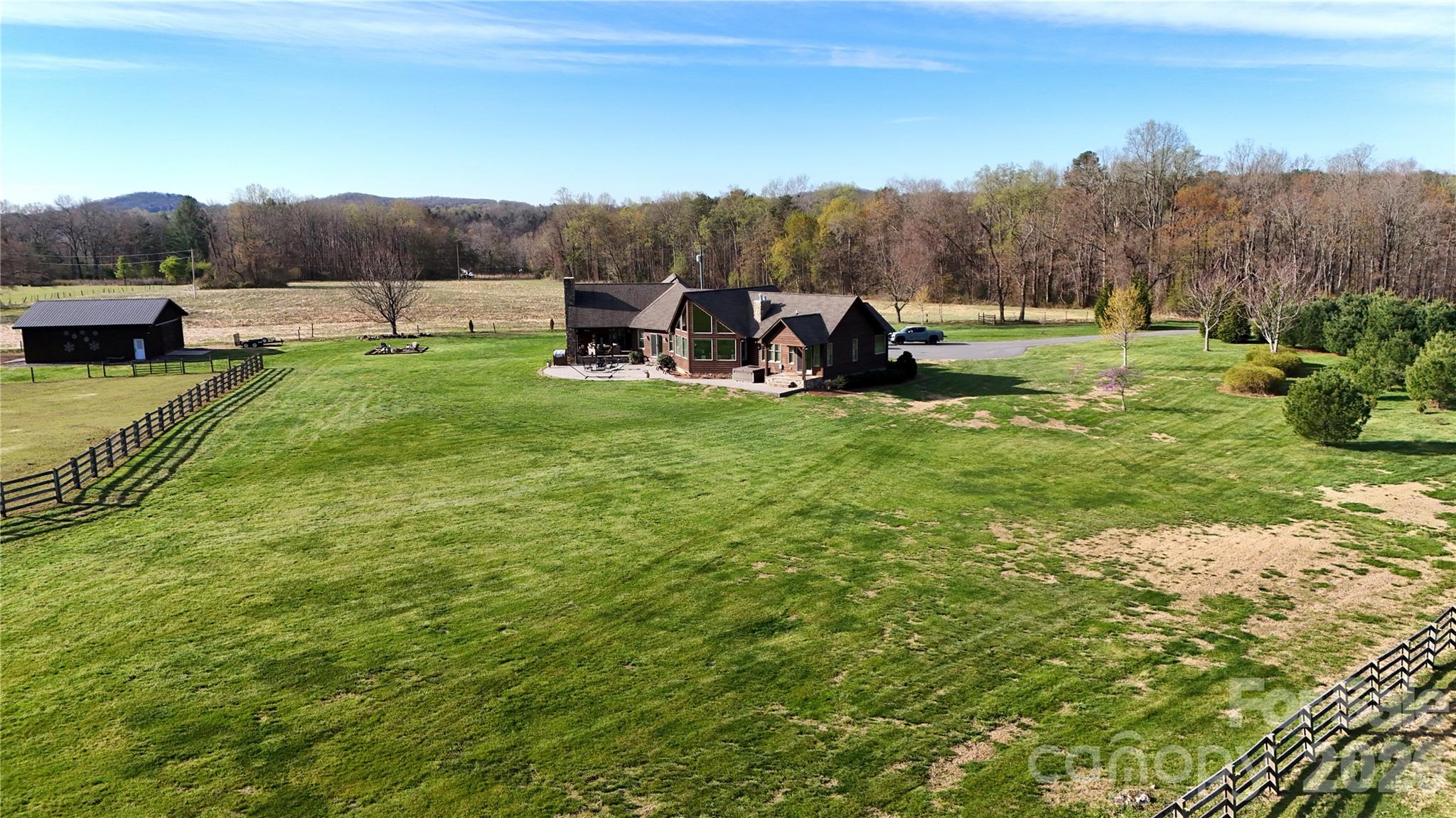 1083 Union Community Road Thurmond, NC 28683 - Photo 4 of 47 a view of a garden with mountain