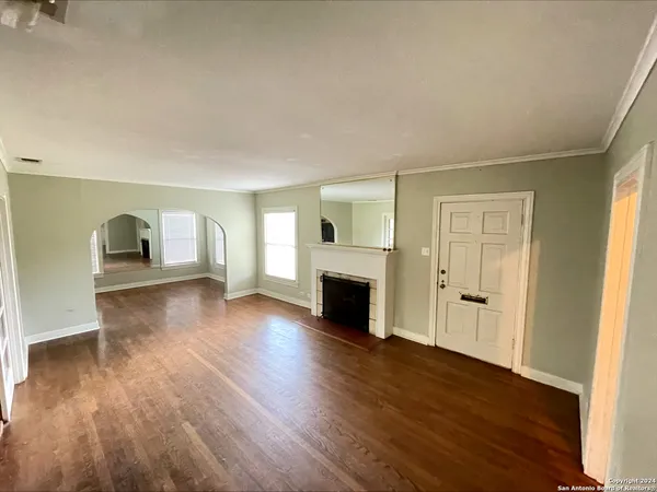 $2,100 | 132 East Sunset Road, San Antonio, TX 78209