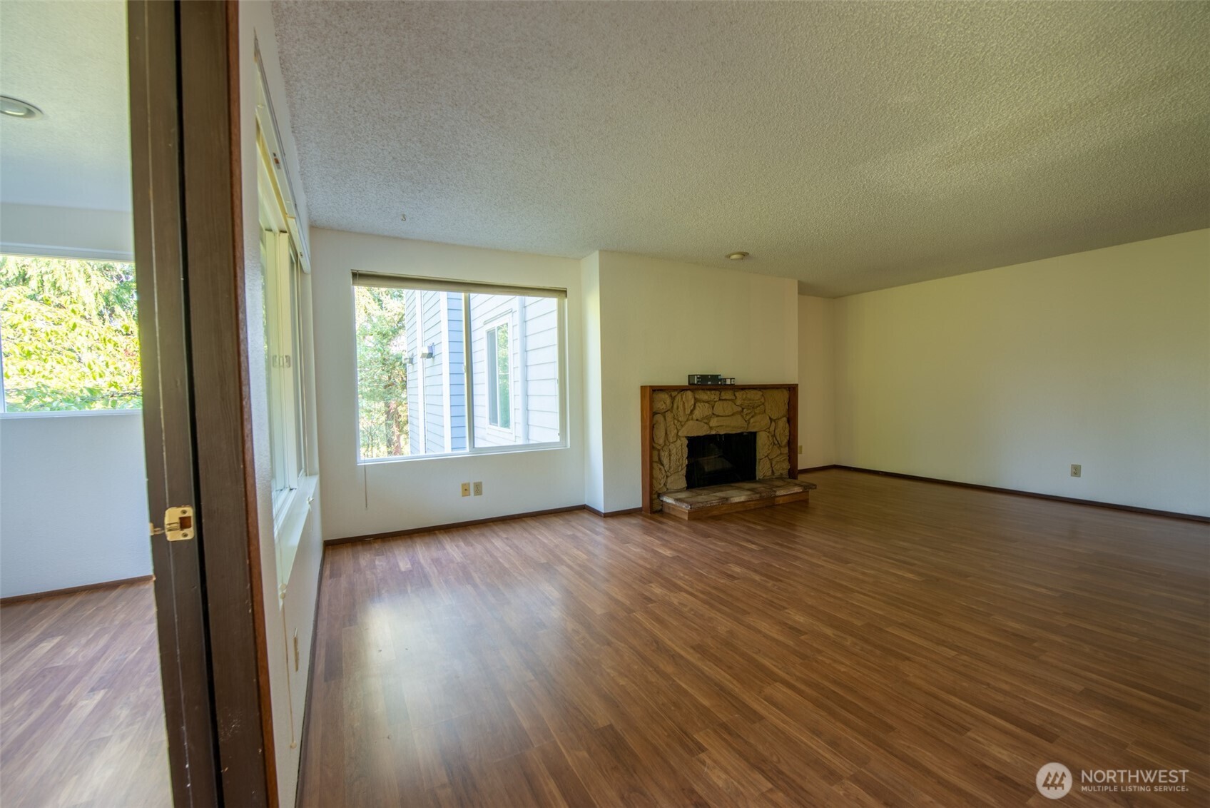 17417 Ashworth Avenue North, Unit 303 Shoreline, WA 98133 - Photo 3 of 24