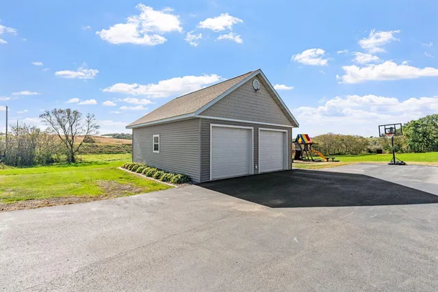 $720,000 | 53995 280th Avenue, Pine Island, MN 55963