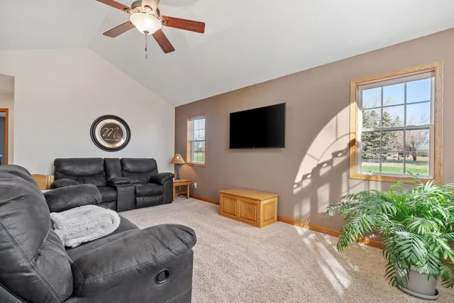 $720,000 | 53995 280th Avenue, Pine Island, MN 55963