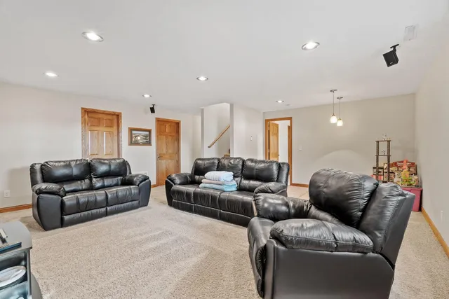 $720,000 | 53995 280th Avenue, Pine Island, MN 55963