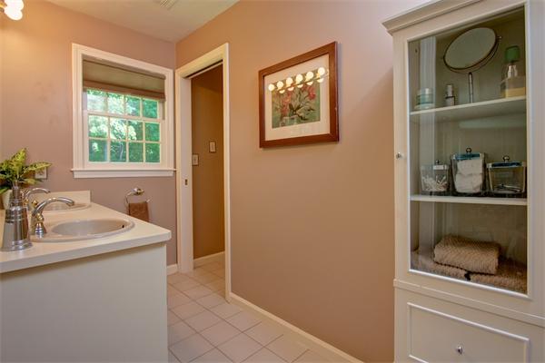 13 Dicarlo Road Hopkinton, MA 01748 - Photo 17 of 30 Gallery Image 17