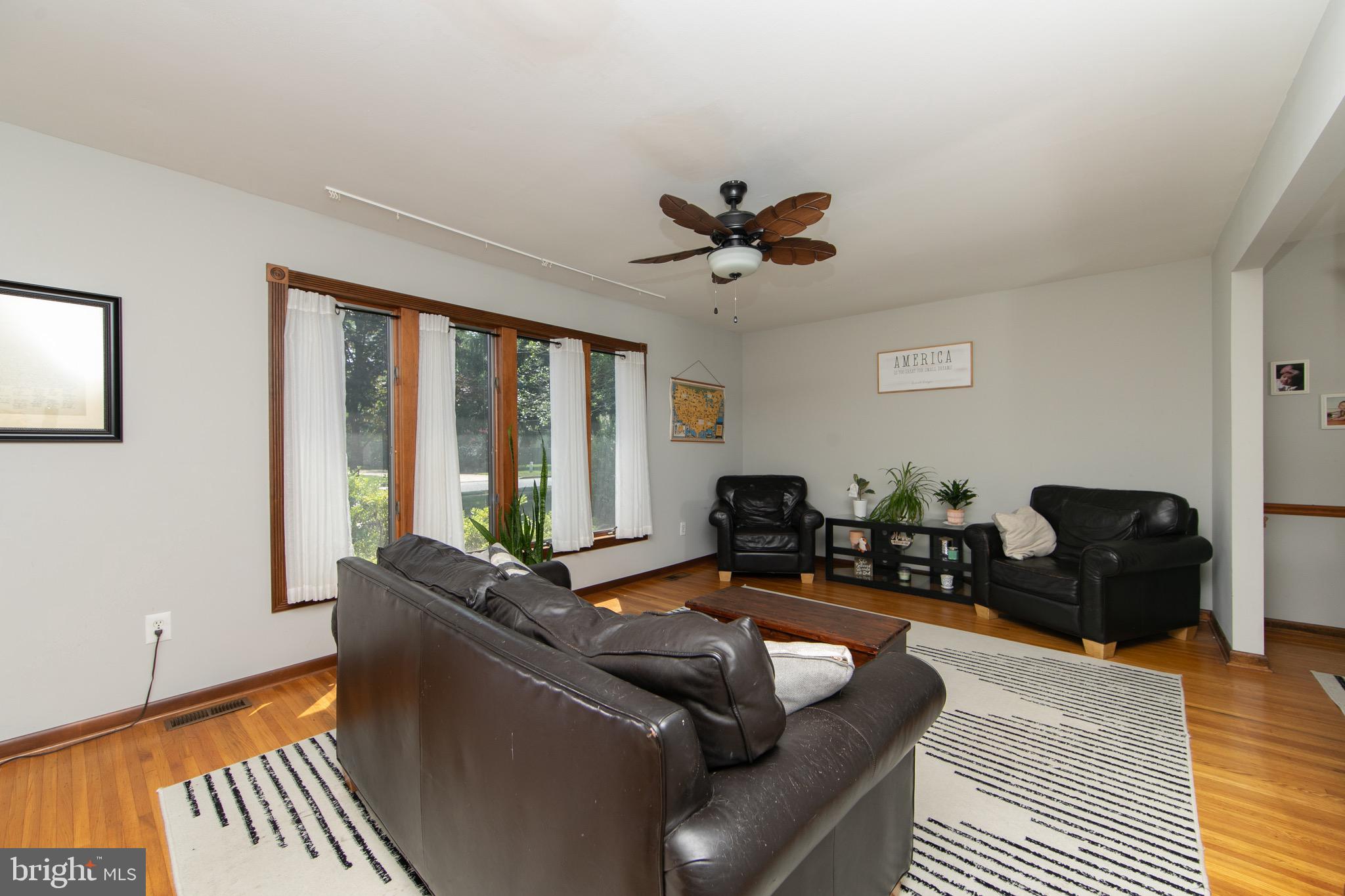 4 Evergreen Drive Berlin, NJ 08009 - Photo 4 of 46 Living Room