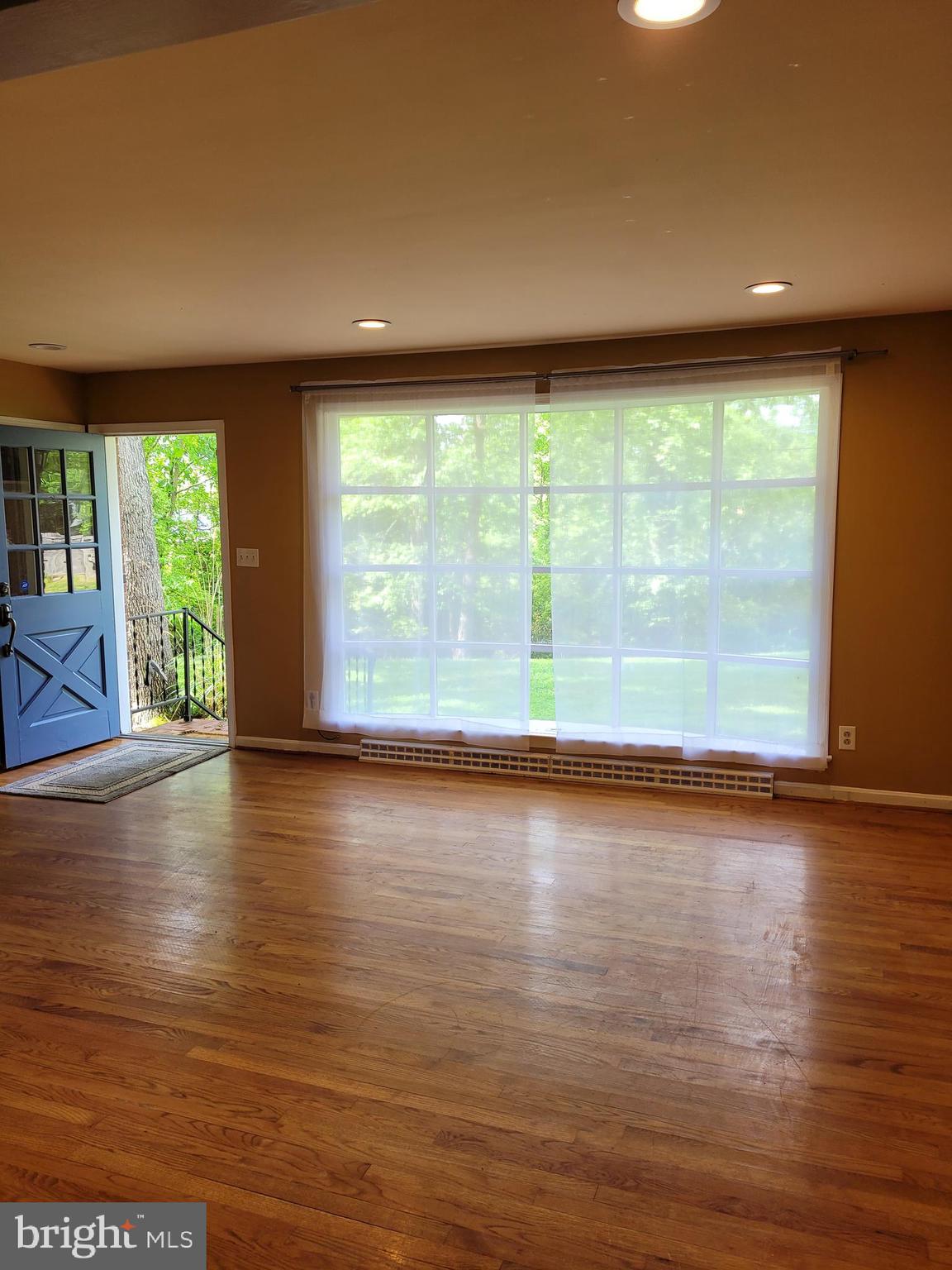 22820 Maple Road Lexington Park, MD 20653 - Photo 3 of 33 Large living room