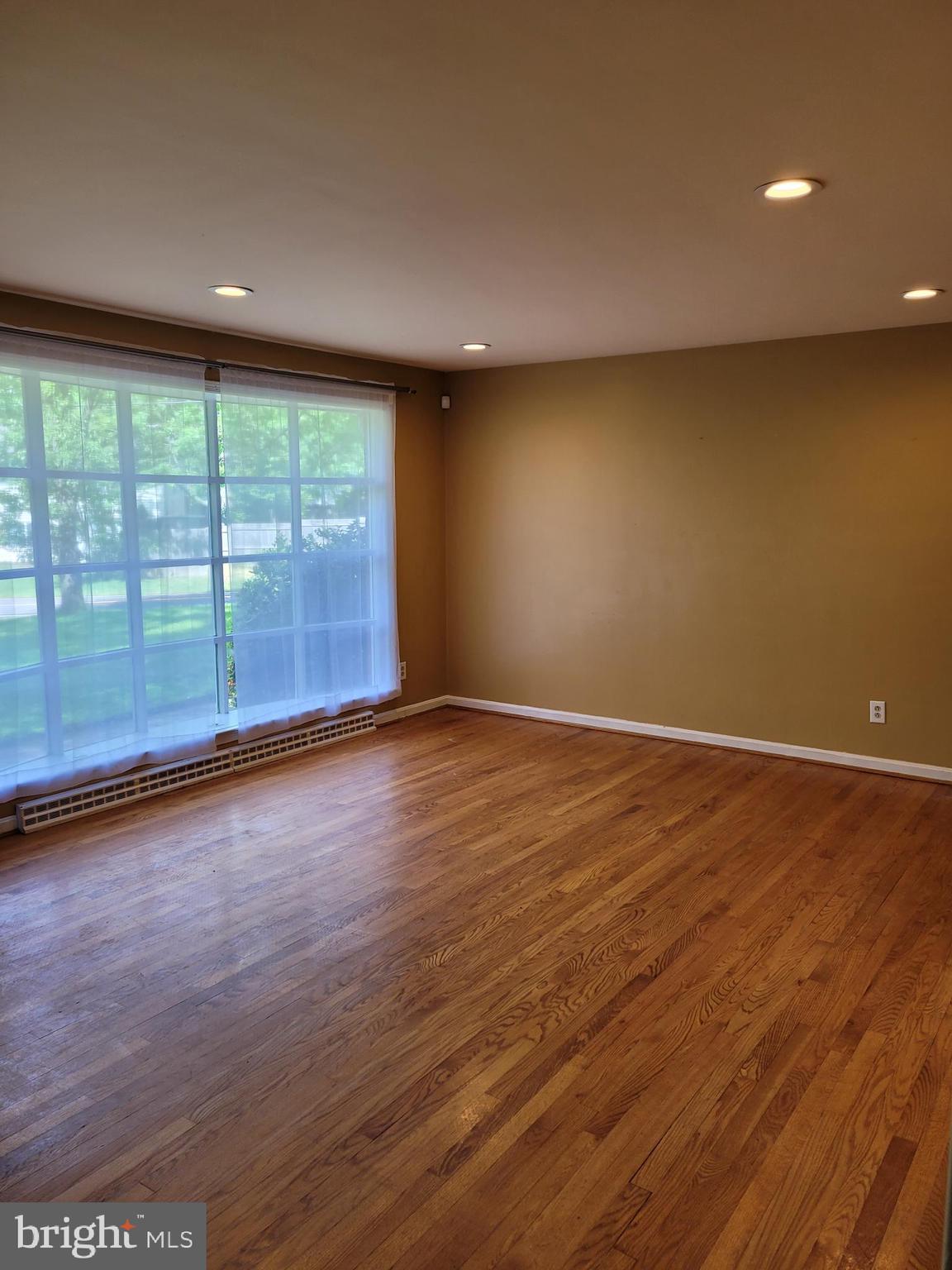 22820 Maple Road Lexington Park, MD 20653 - Photo 4 of 33 Living room