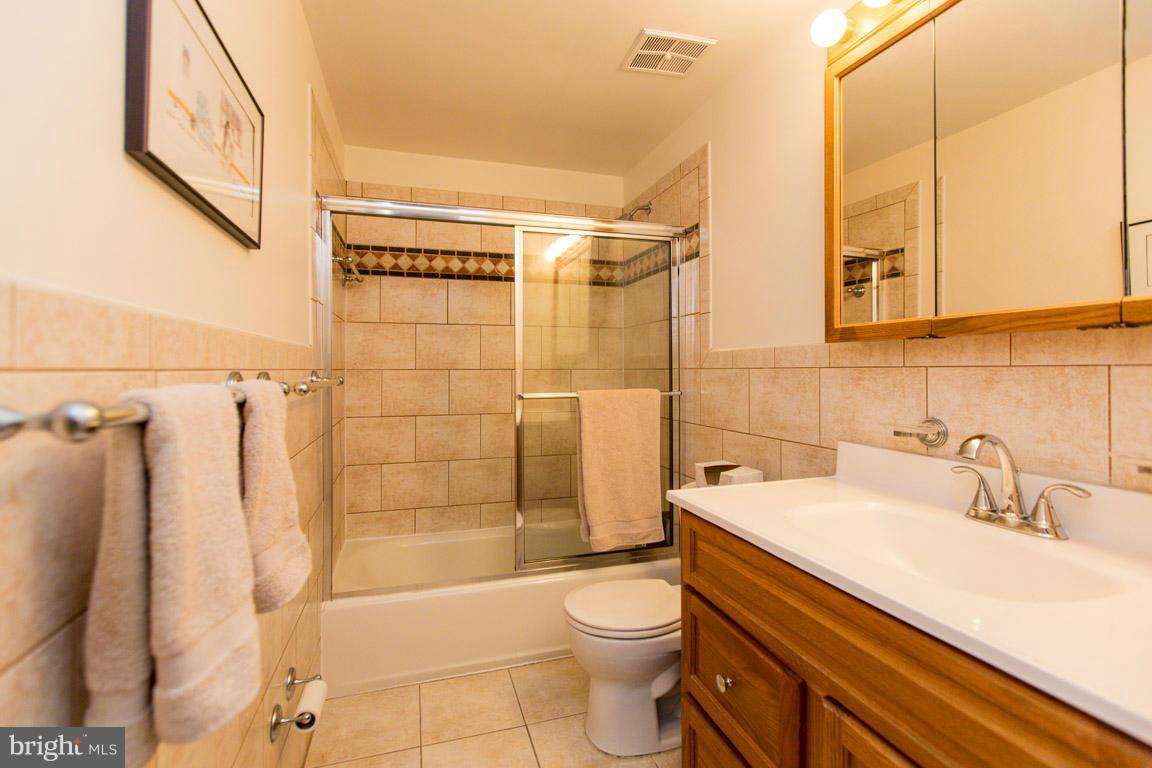 8028 Quarry Ridge Way, Unit 2A Bethesda, MD 20817 - Photo 13 of 19 Bath