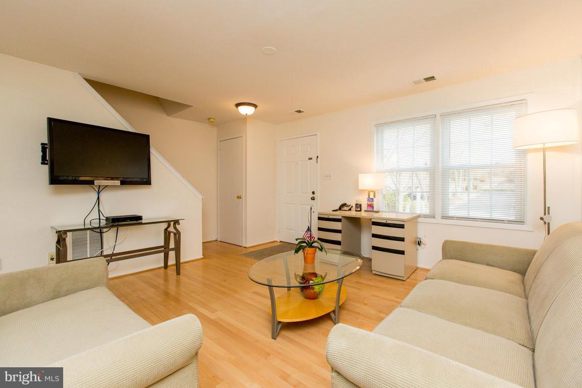 8028 Quarry Ridge Way, Unit 2A Bethesda, MD 20817 - Photo 3 of 19 Living Room