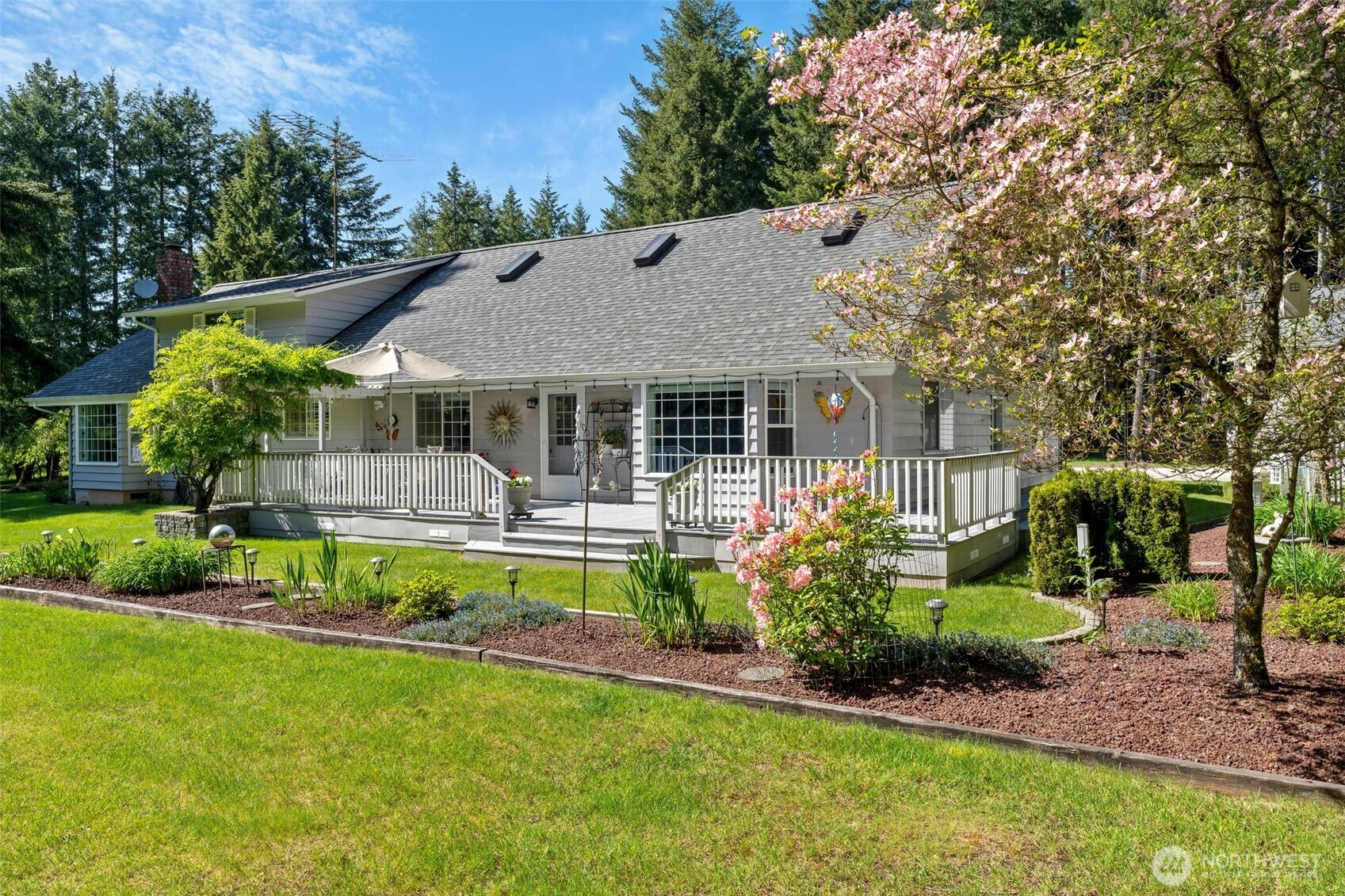 629 Brockway Road Chehalis, WA 98532 - Photo 31 of 40 a front view of a house with a yard table and chairs
