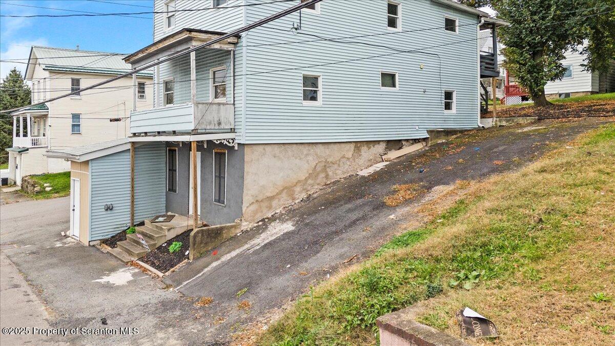 901 Eynon Street Scranton, PA 18504 - Photo 4 of 34 a front view of a house with a yard