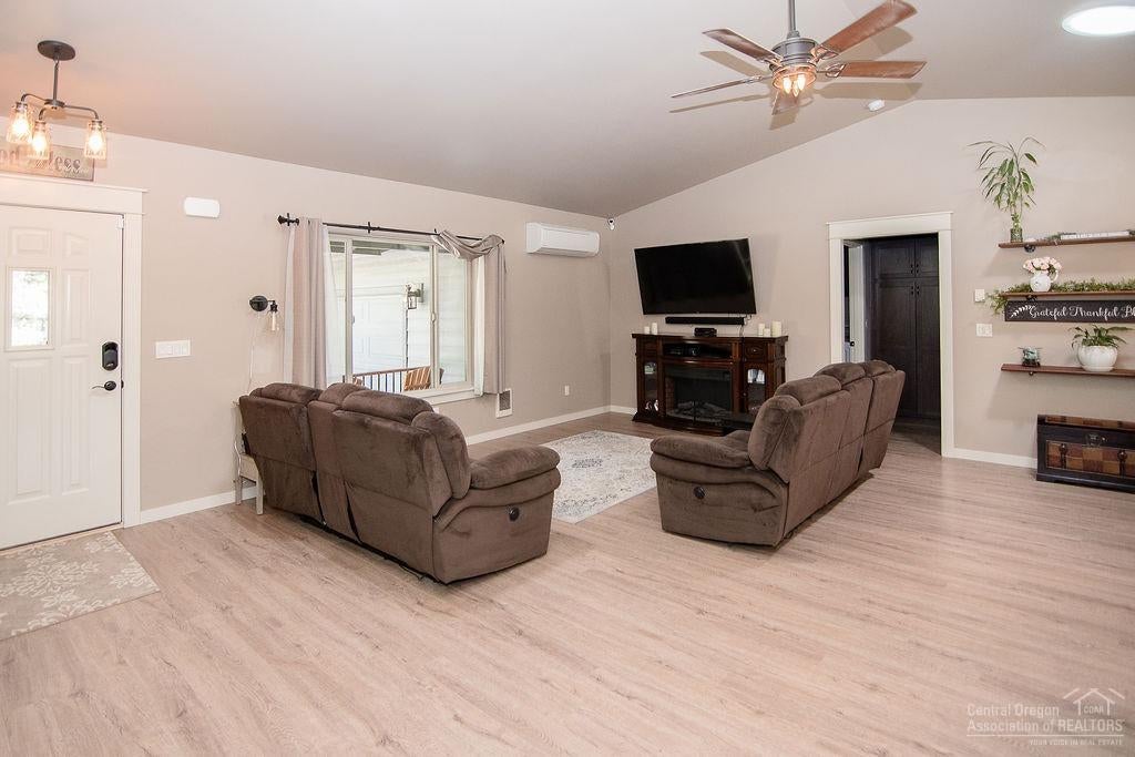 56225 Black Duck Road Bend, OR 97707 - Photo 6 of 19 Additional Photo