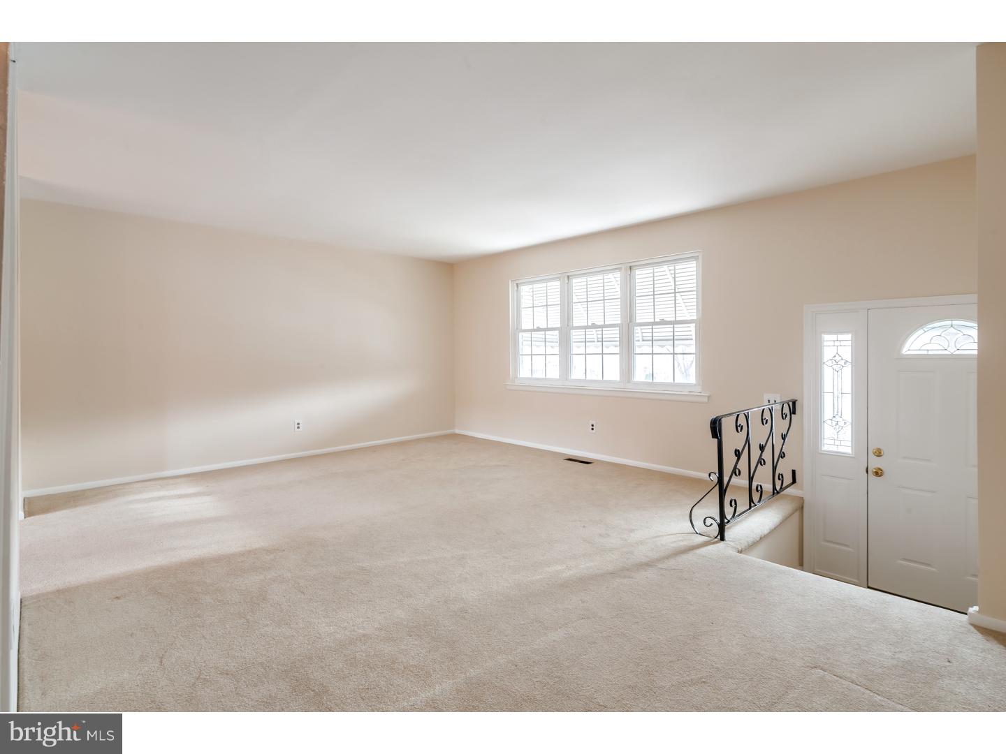 12822 Elnora Road Philadelphia, PA 19154 - Photo 3 of 21