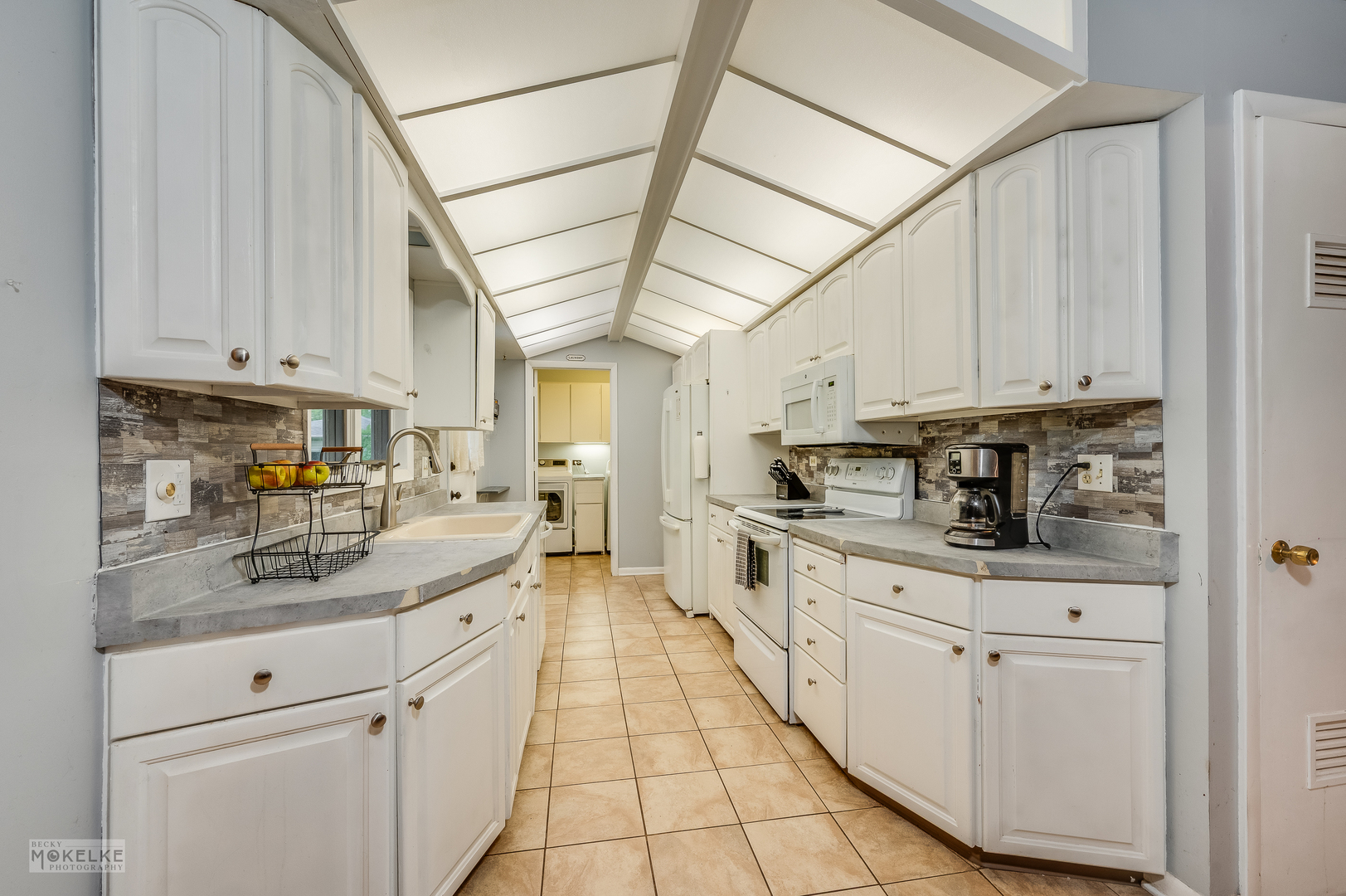 566 Ridge Avenue Elk Grove Village, IL 60007 - Photo 6 of 22 Gallery Image 6