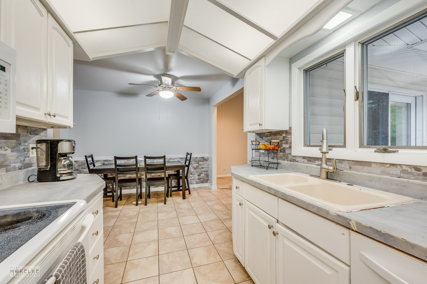 566 Ridge Avenue Elk Grove Village, IL 60007 - Photo 7 of 22 Gallery Image 7