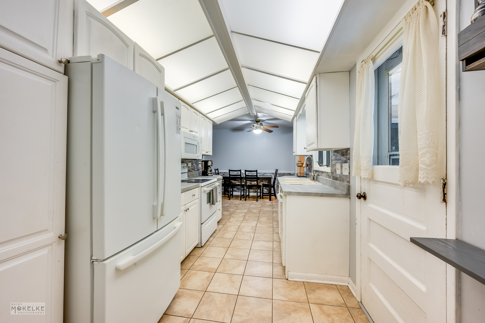 566 Ridge Avenue Elk Grove Village, IL 60007 - Photo 8 of 22 Gallery Image 8