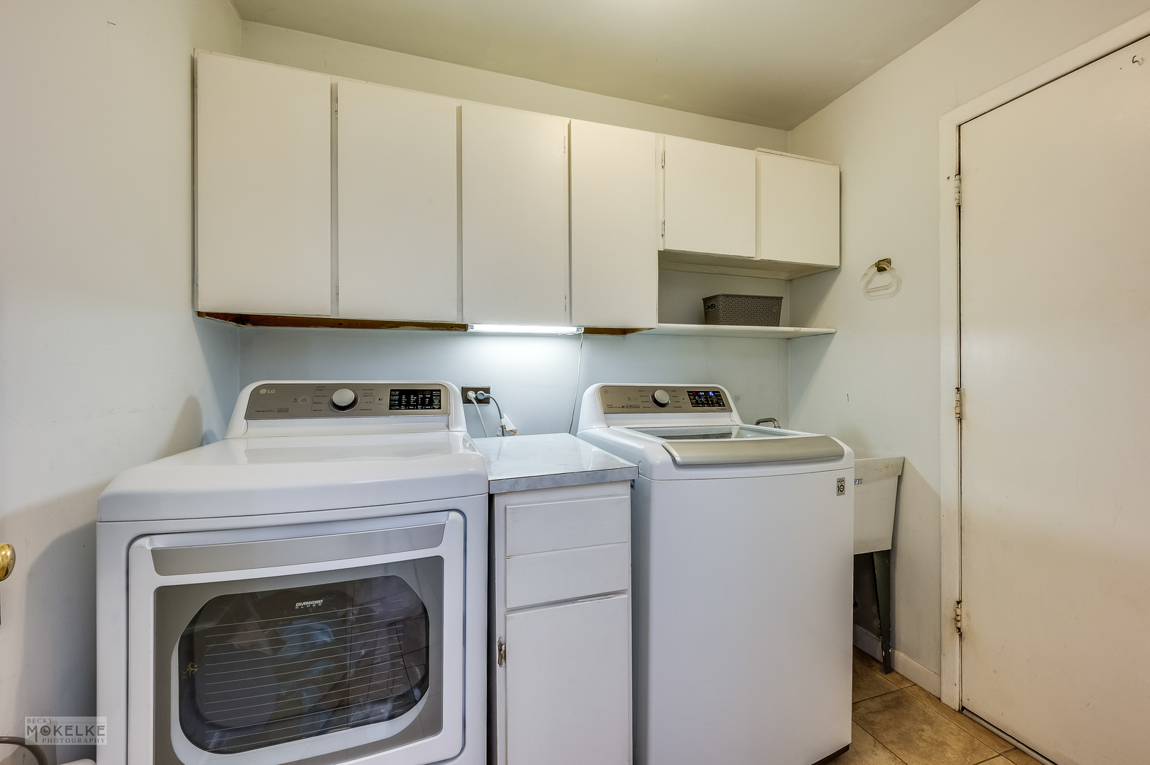 566 Ridge Avenue Elk Grove Village, IL 60007 - Photo 9 of 22 Gallery Image 9