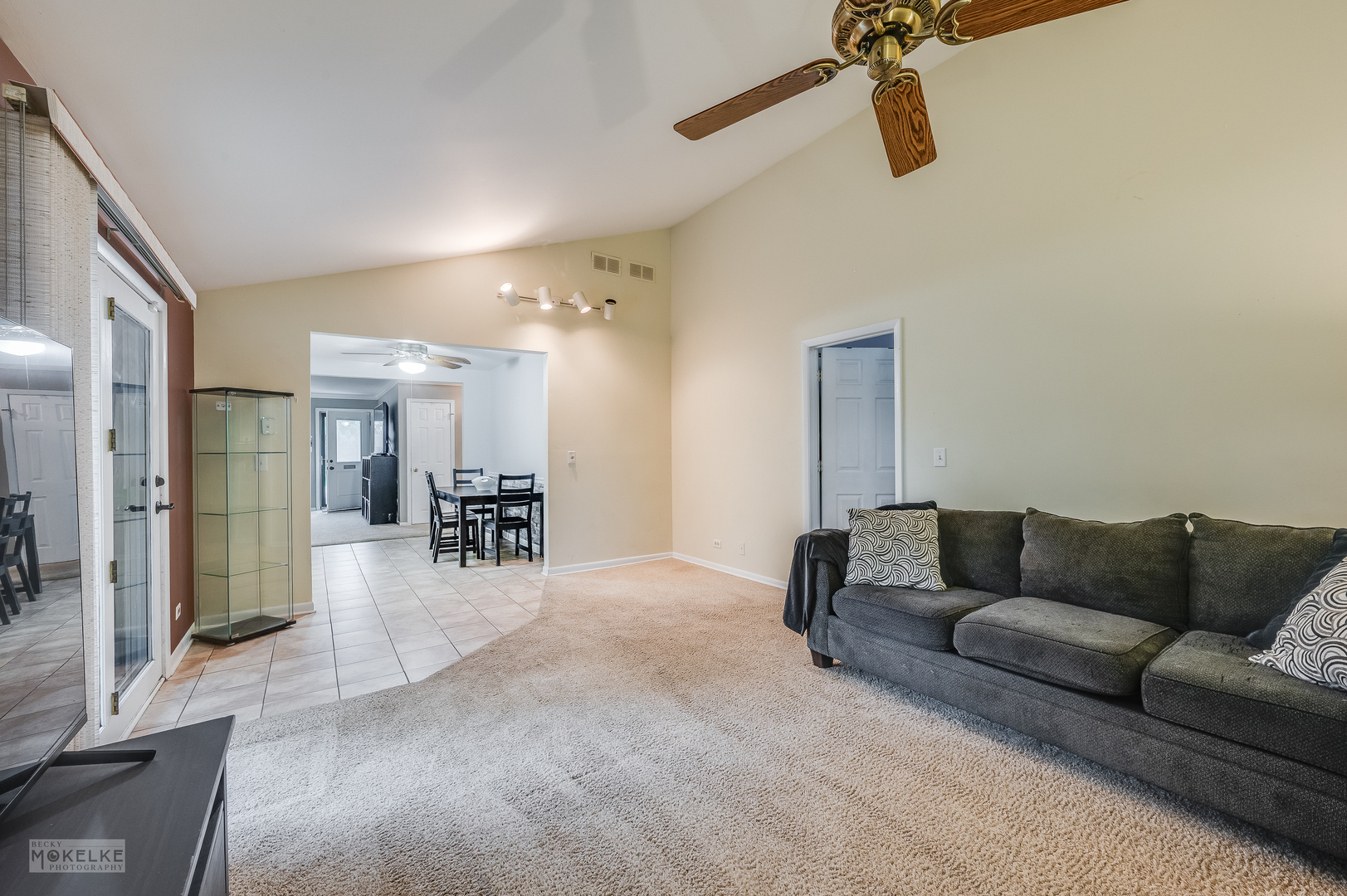 566 Ridge Avenue Elk Grove Village, IL 60007 - Photo 10 of 22 Gallery Image 10