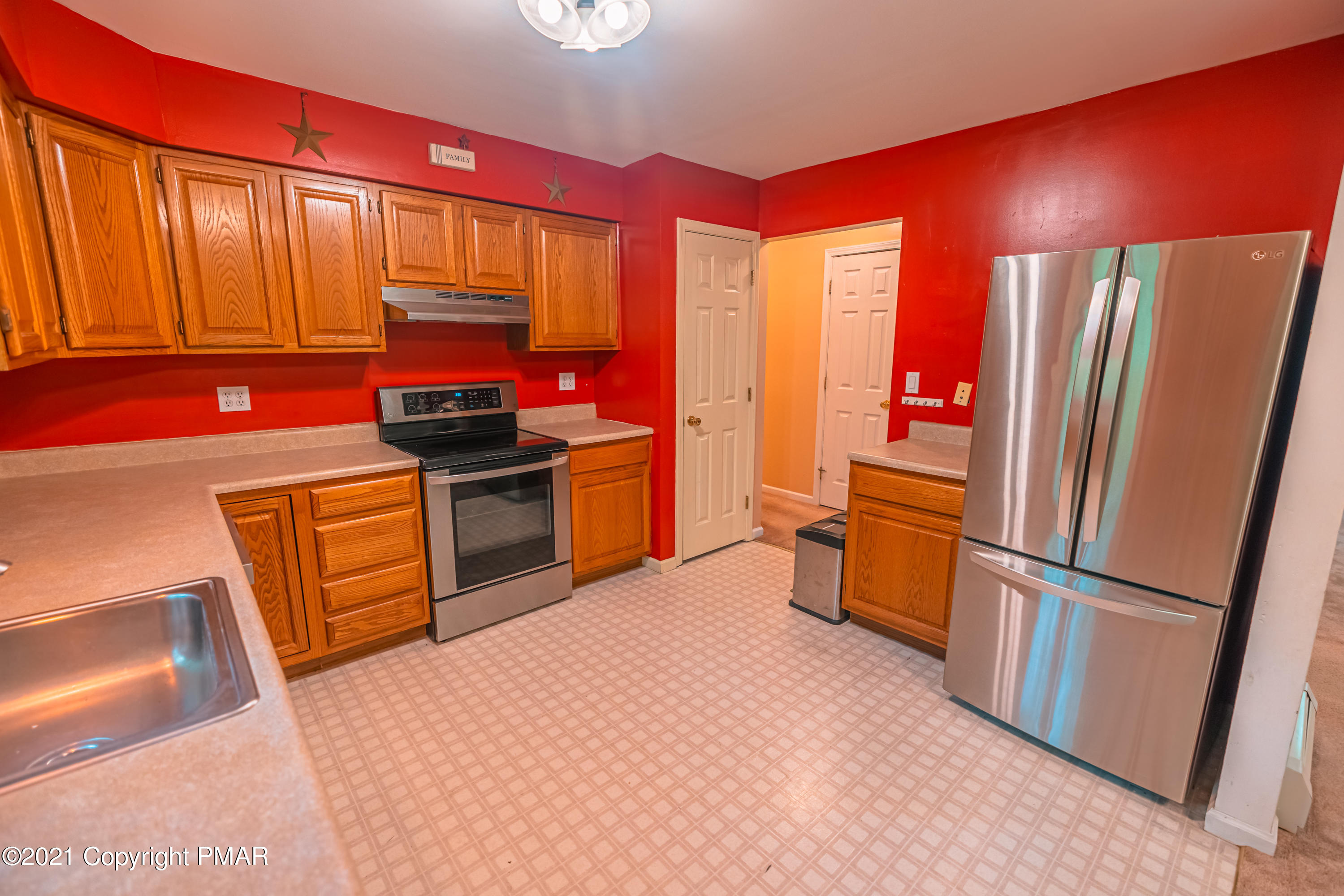 119 Canterbury Road Bushkill, PA 18324 - Photo 12 of 55 kitchen w/stainless steel appliances