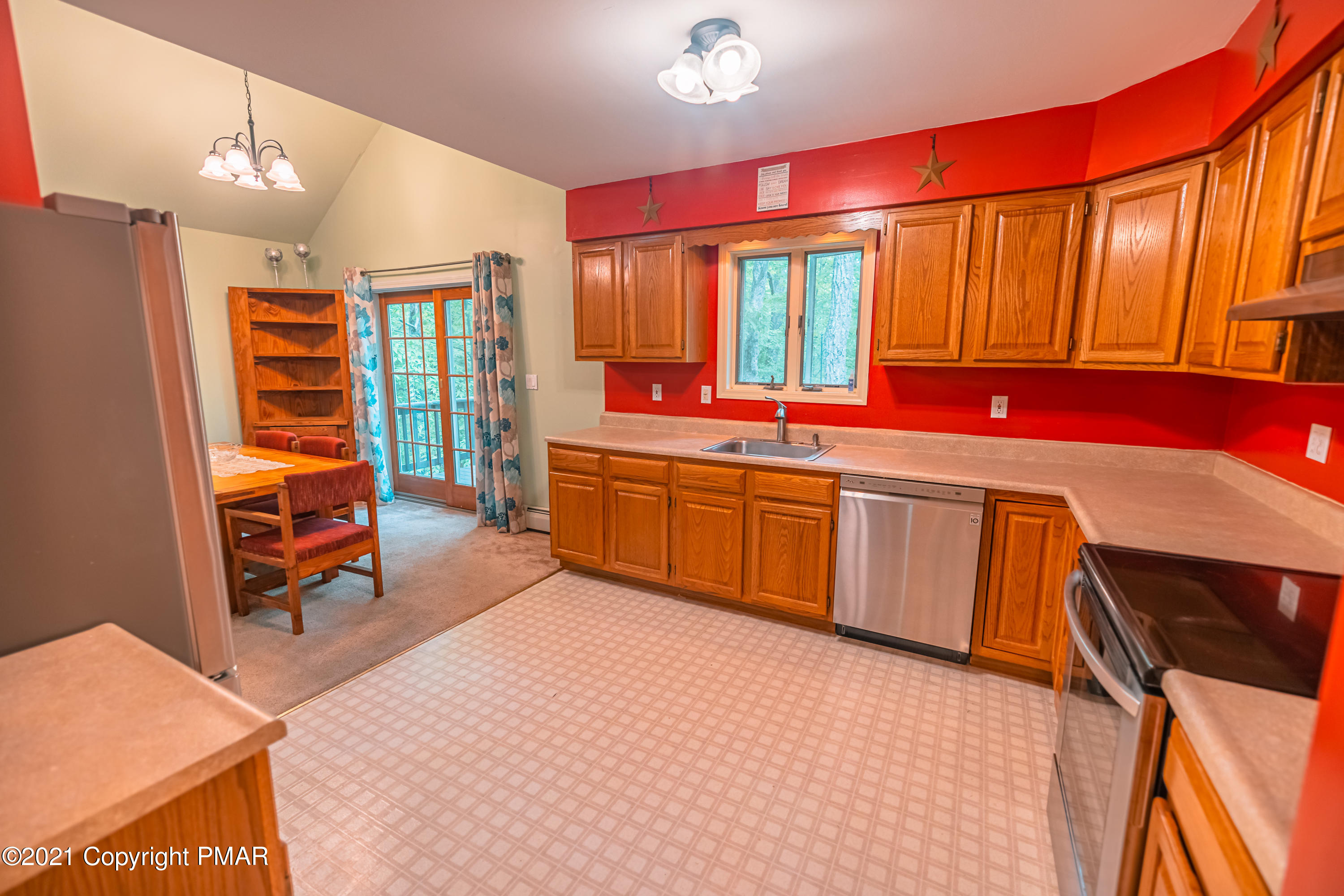 119 Canterbury Road Bushkill, PA 18324 - Photo 13 of 55 kitchen