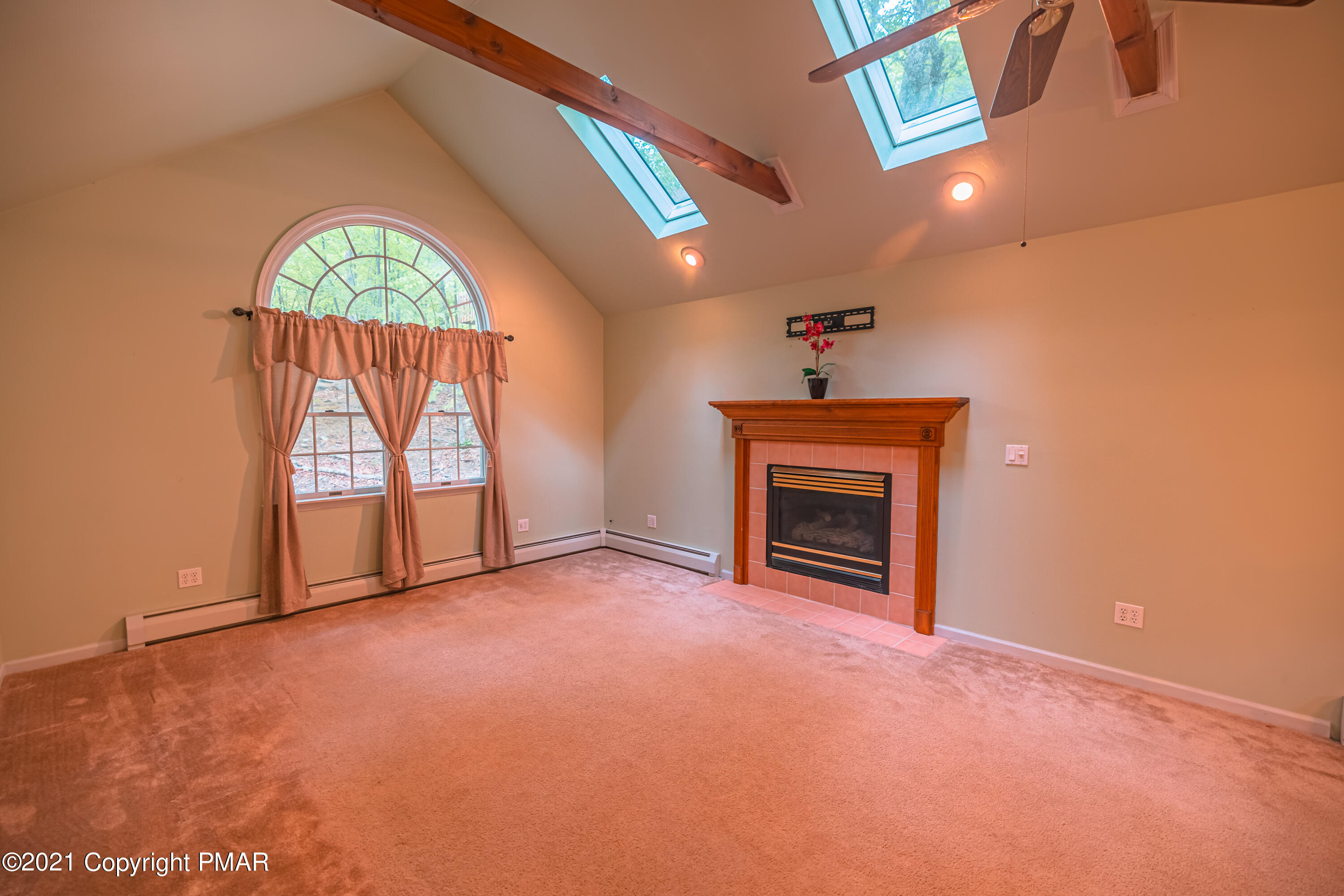 119 Canterbury Road Bushkill, PA 18324 - Photo 3 of 55 living room