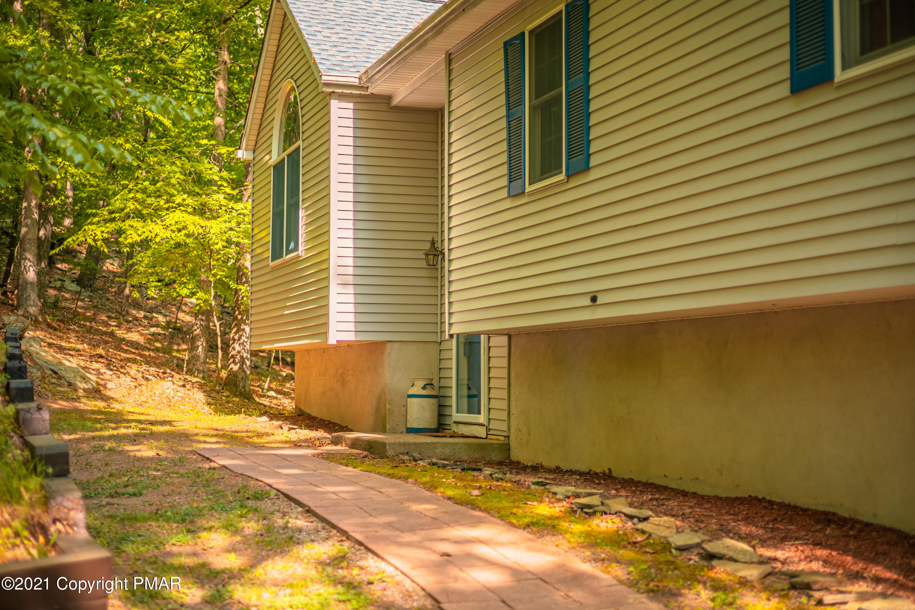 119 Canterbury Road Bushkill, PA 18324 - Photo 35 of 55 walkway