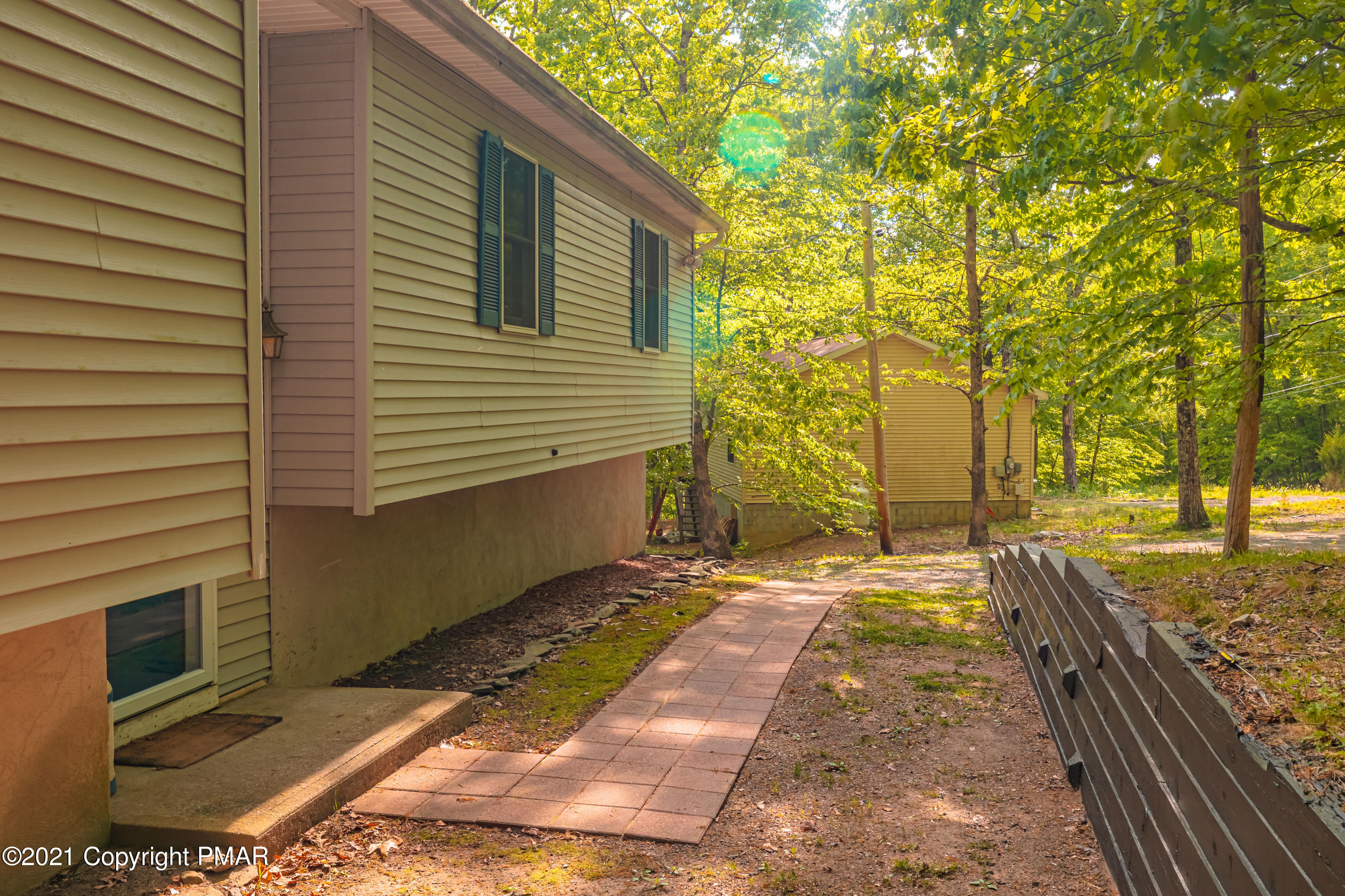 119 Canterbury Road Bushkill, PA 18324 - Photo 37 of 55 walkway