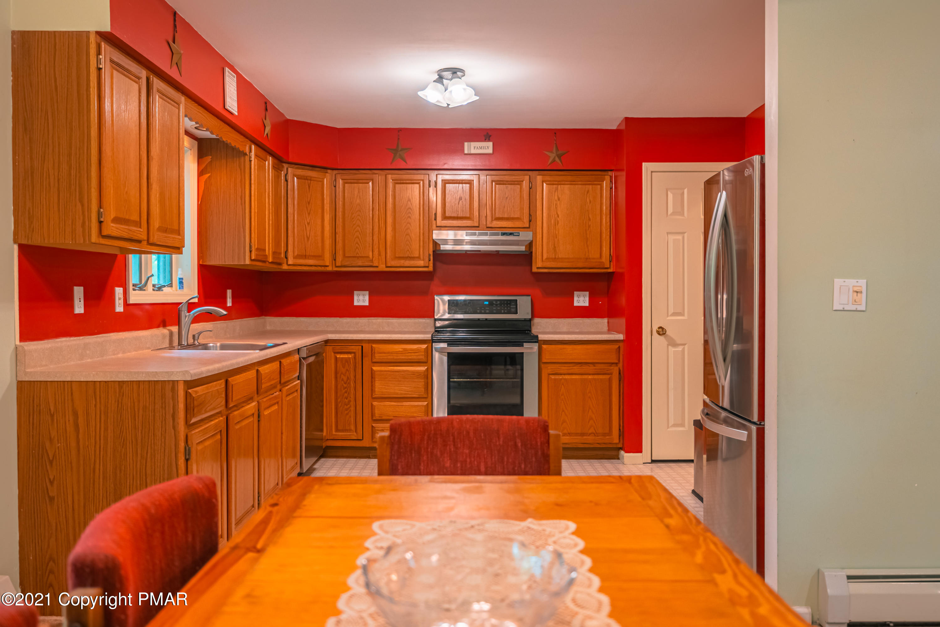 119 Canterbury Road Bushkill, PA 18324 - Photo 10 of 55 kitchen