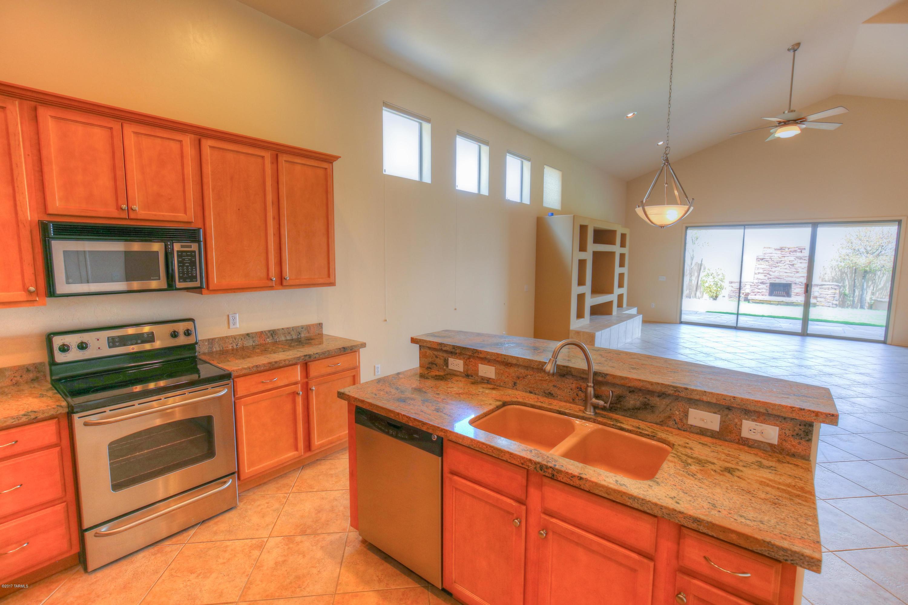 10457 East Rita Ranch Crossing Circle Tucson, AZ 85747 - Photo 6 of 34