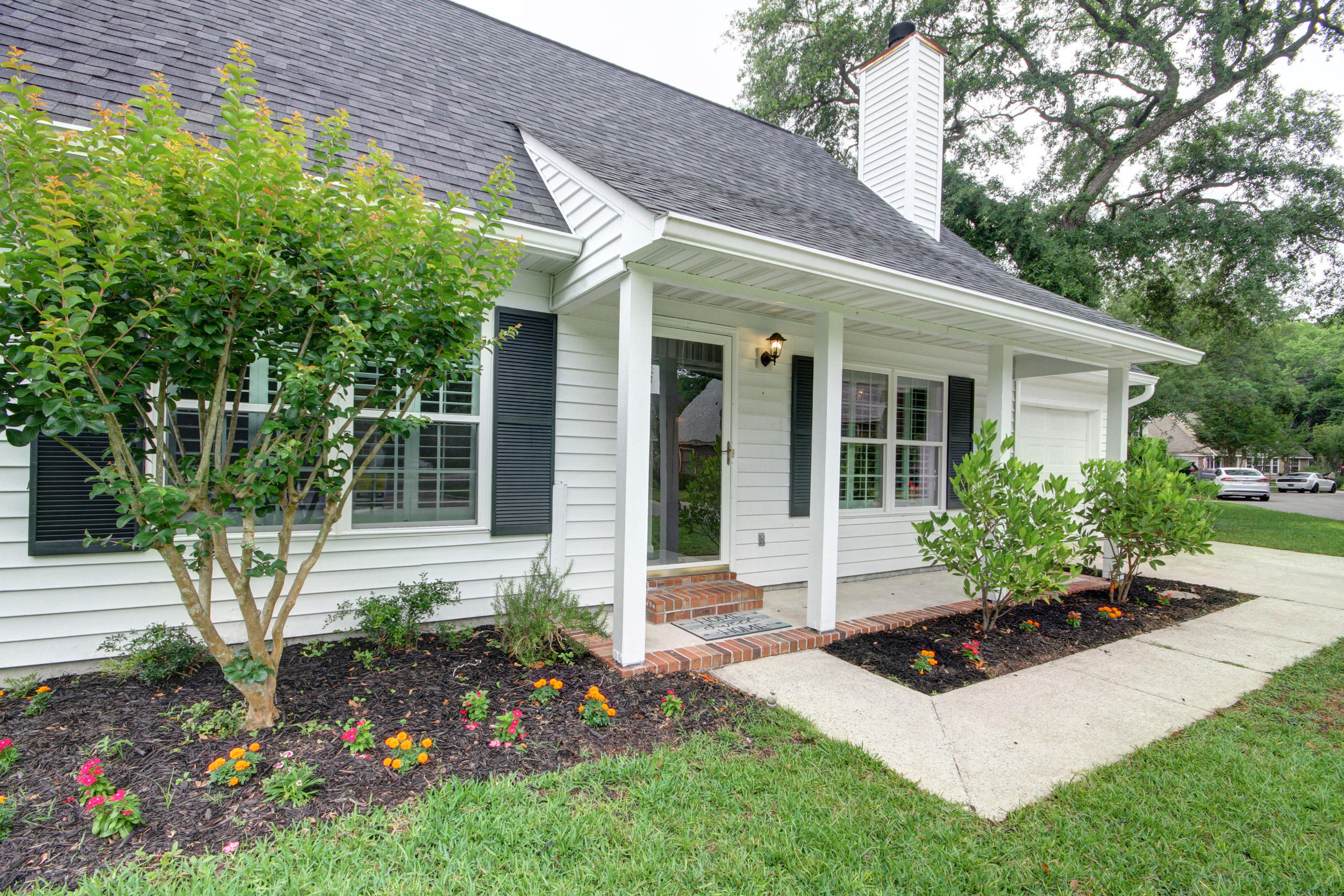 519 Castle Hall Road Mount Pleasant, SC 29464 - Photo 4 of 37 Front Porch